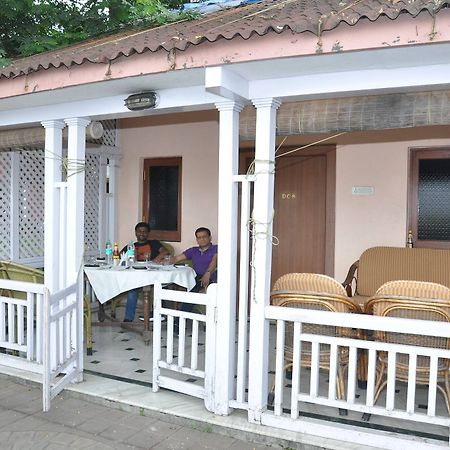 Turf Club House Hotel ปูเน่ ภายนอก รูปภาพ