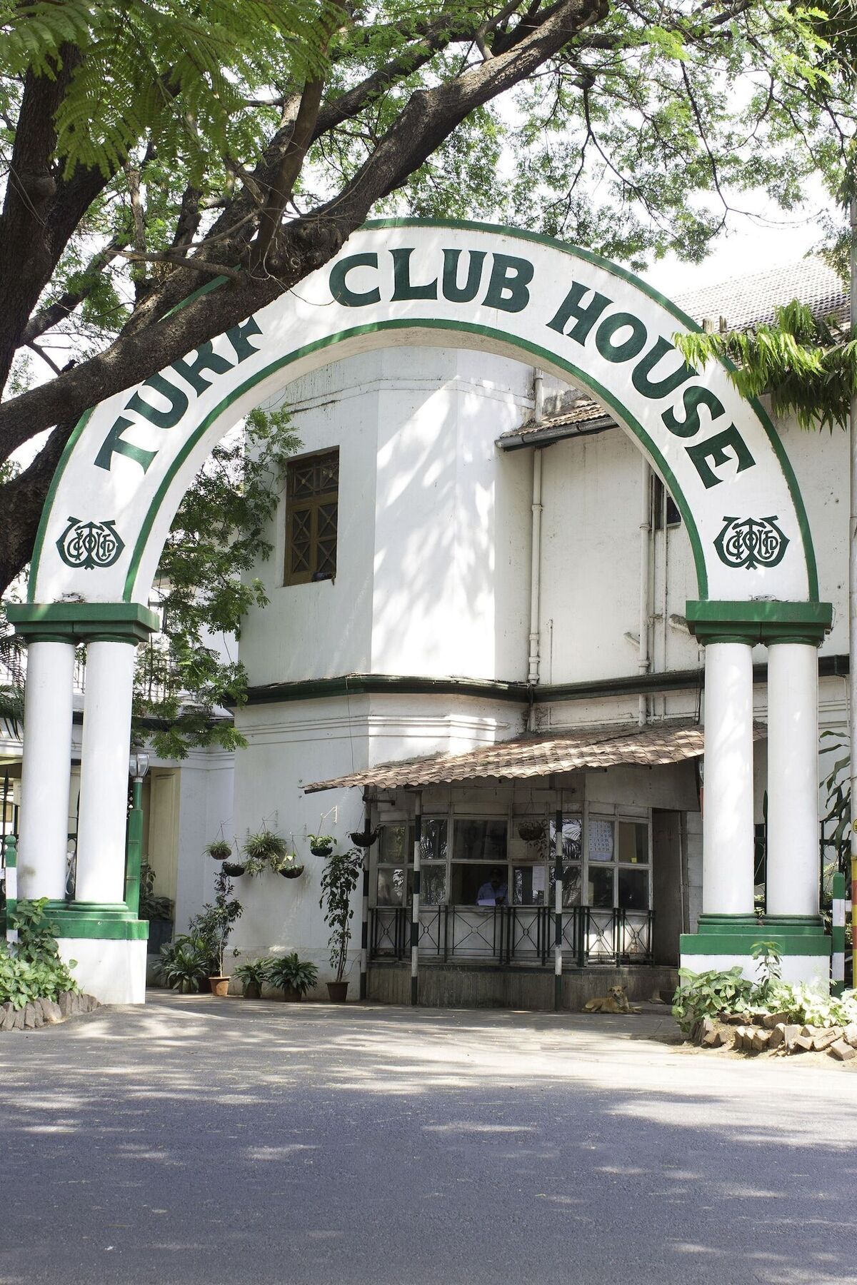 Turf Club House Hotel ปูเน่ ภายนอก รูปภาพ